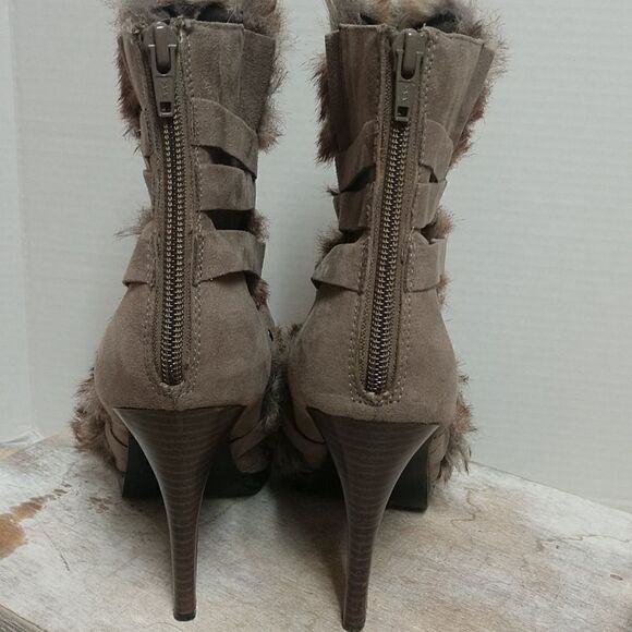 👍 Elle Faux Fur Suede Heels Size 8.5. A6 - Picture 8 of 10